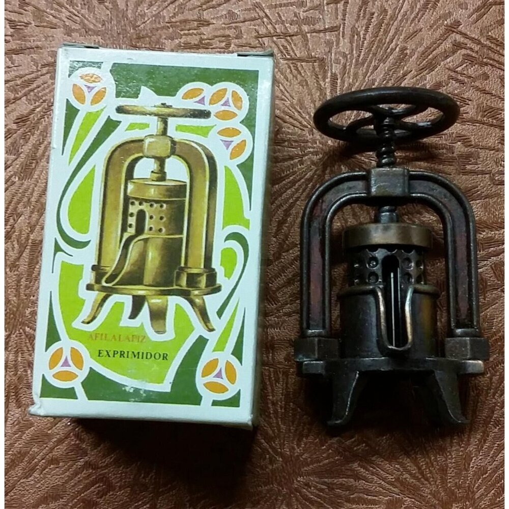 MCM PLAY ME Die Cast Exprimidor-Fruit Press Pencil Sharpener-SPAIN-NOS